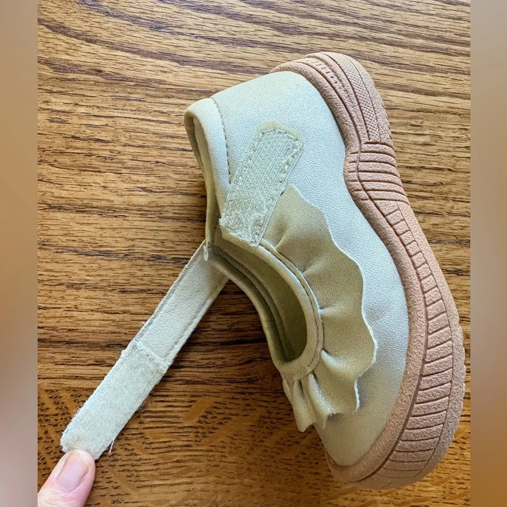 Oomphies Girls Amina Cupsole Mary Jane Flat- Gold- size 5